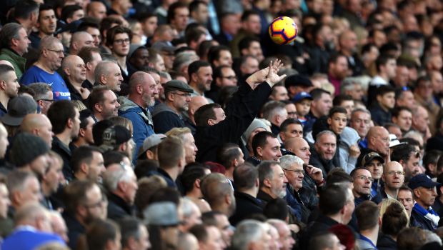 Premier League clubs want to complete season